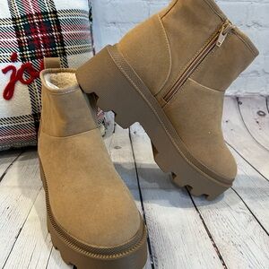 Universal Thread Chunky Sole Tan Boots